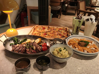 新都會頂層人氣cafe打卡必食~新品龍蝦海胆意粉🍕