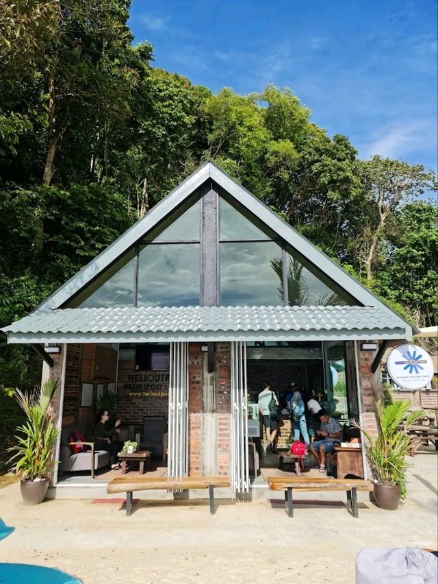“Cenang Hill Beachfront: Cozy Beachside Glamping with Laid‑Back Charm”