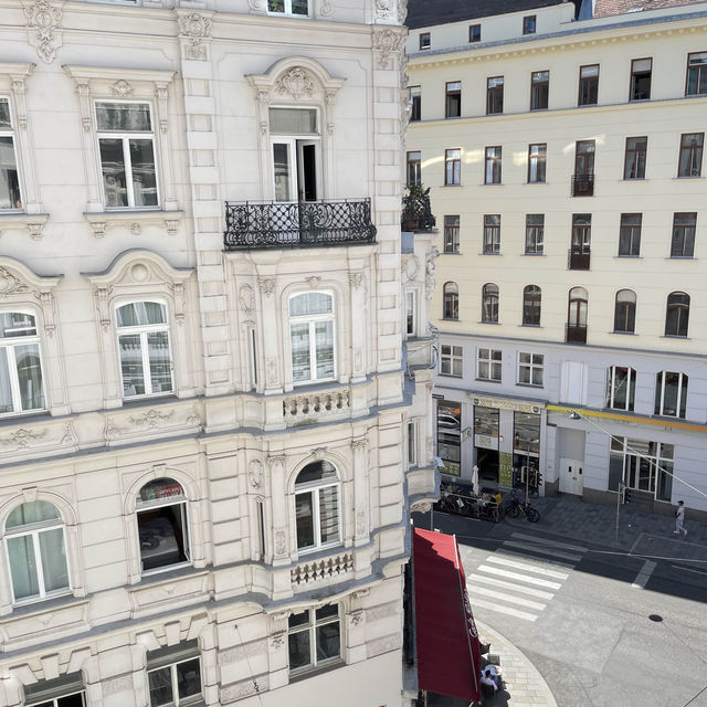 Hotel Motto “Vienna+Paris: A Love Story”💘