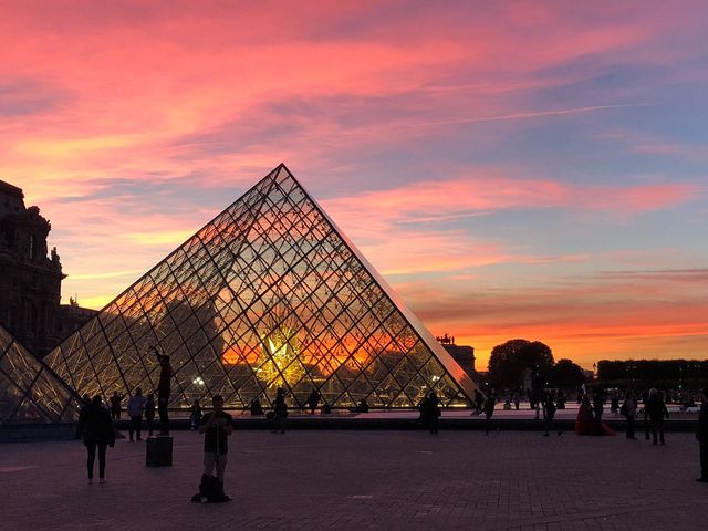 A Day in the Louvre 🎨🖼️