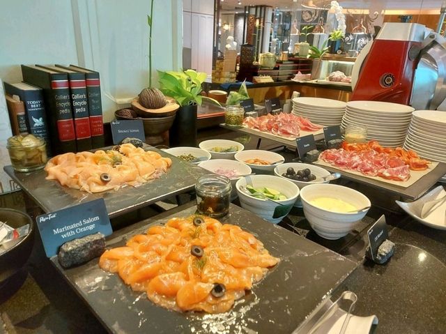 บุฟเฟต์ Friday Lunch ดีๆบรรยากาศร่มรื่น