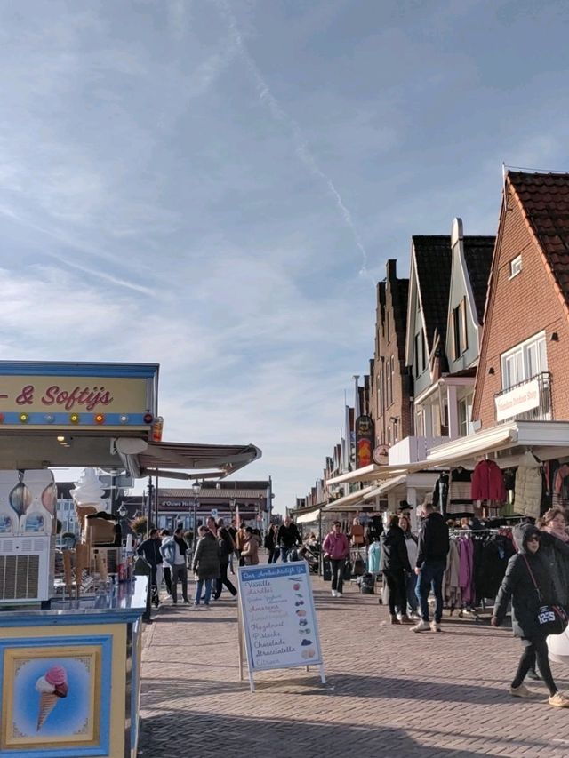 Volendam Unplugged: A Quaint Escape into Dutch Charm!