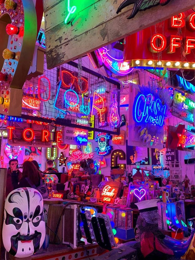 London’s favourite hidden gem! God’s Own Junkyard 🌼