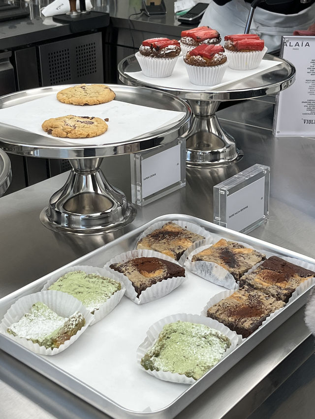 London | Brilliant coffee shop in fashion brand boutique stores
