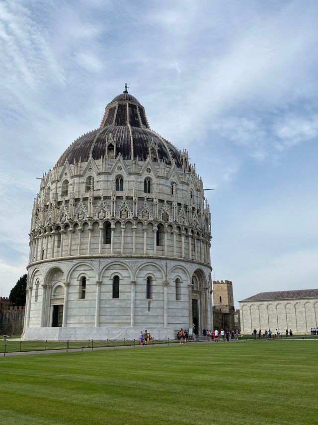 Just a casual day with Pisa’s most famous tilt.