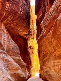 🚗 Ride-Sharing in Amman & Getting to Petra on a Budget 🏛️🧭
