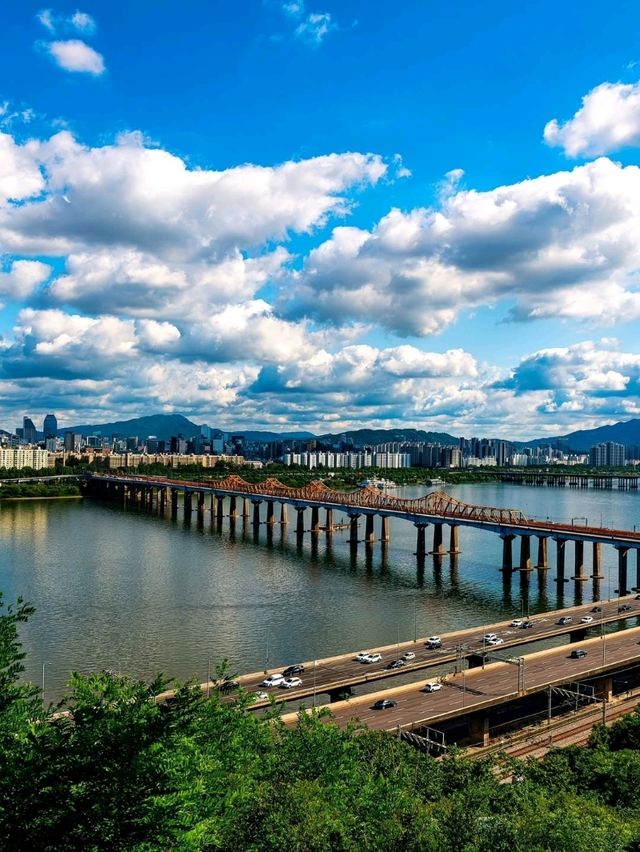 Seoul: A Dynamic Blend of Tradition and Modernity