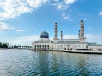 A Floating Sanctuary of Peace and Beauty
