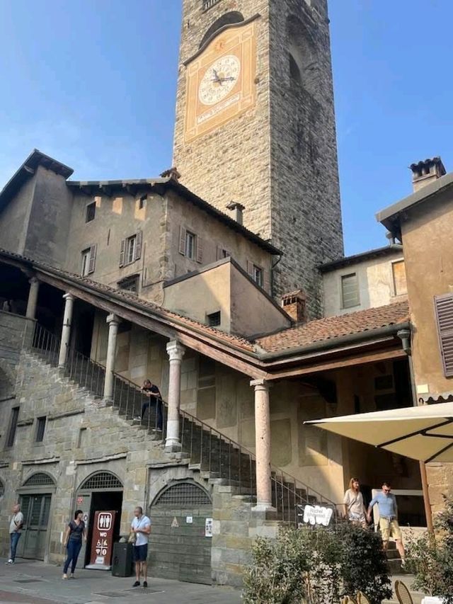 🏰 Bergamo, Italy — The Hidden Gem Between Mountains and Sky 🏰 Bergamo, Italy — The Hidden Gem Between Mountains and Sky