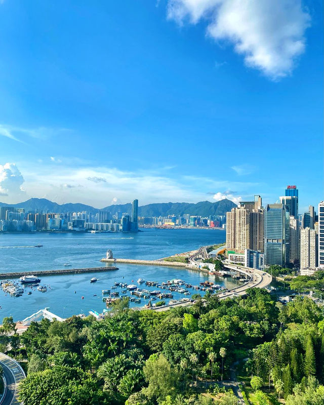 HK's Glamorous Escape: SKYE Bar