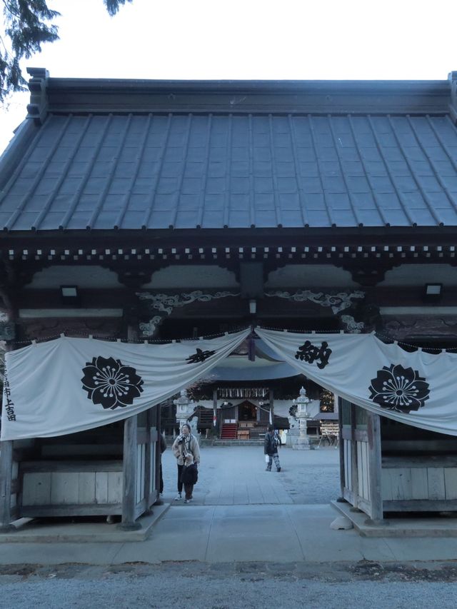 日本富士山河口湖最值得去的景點冨士御室淺間神社深入靜謐之地
