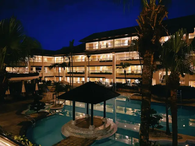 출근 필수, 관람호 호텔