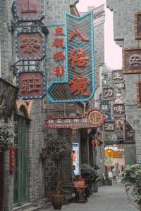 The neon district in the urban area of Chengdu, with a Republic of China style, is free to visit!