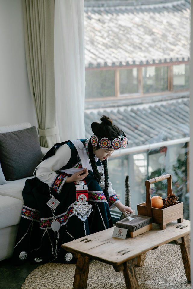 At the Wuzi Mountain House, spend a day as a Naxi maiden adorned with stars and moon.