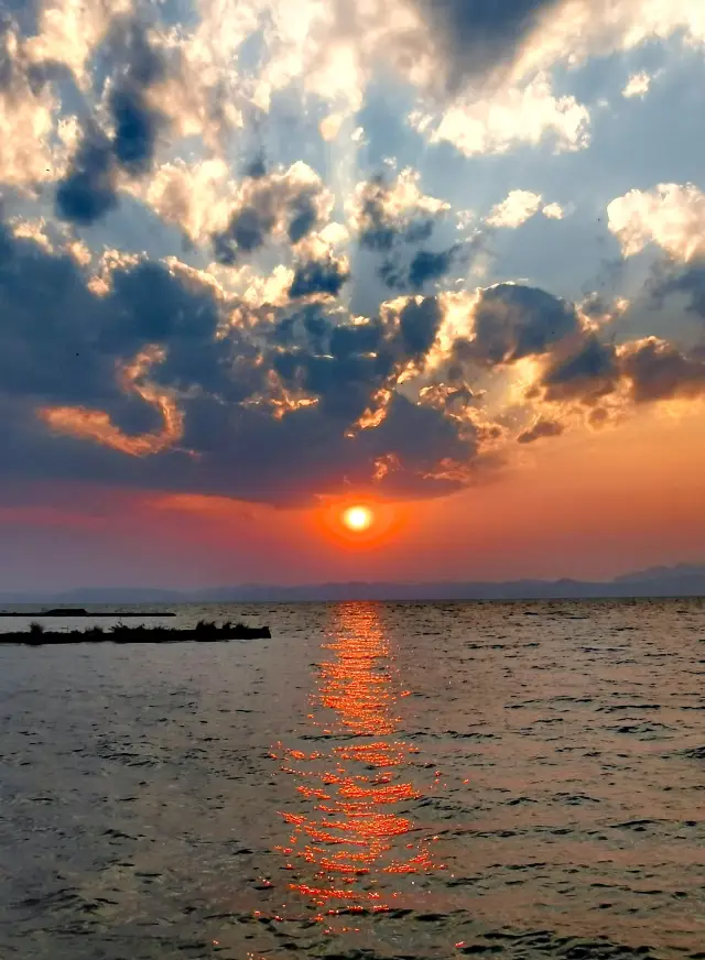 Visit Haiyan Village to embrace the most romantic sunset in Kunming!