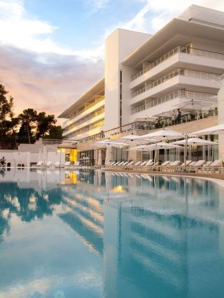 🌟🏨 Discover Croatia's Hidden Gem: Hotel Bellevue 🌊