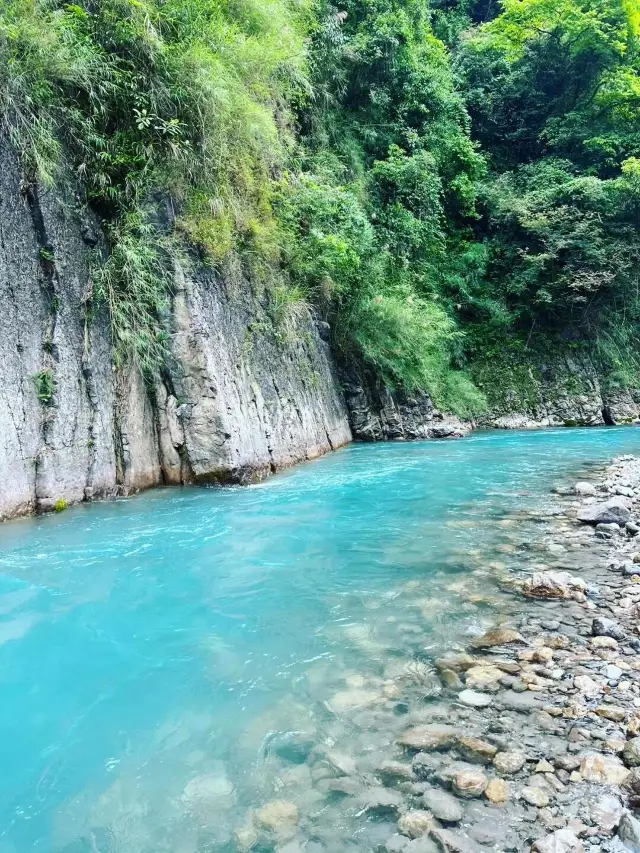Unveiling Chengdu's Hidden Gem! A Secret Water-Play Paradise like a Blue Glass Sea