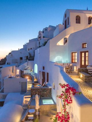 🌟 Santorini Secrets: Stay in Style at Oia Mare Villas 🌊