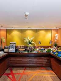 🌟 Bangkok Bliss: Silom's Holiday Inn Delights 🌟