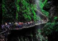 銅仁大峽谷：夏日清涼之旅的瑰寶