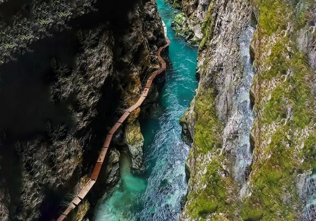 銅仁大峽谷：夏日清涼之旅的瑰寶