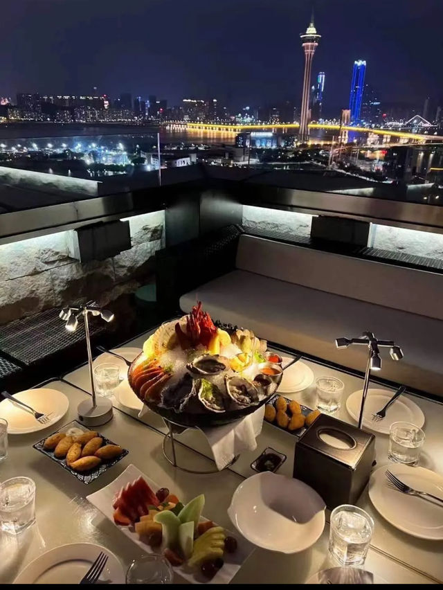 Sky21 bar , rooftop bar in Macao 