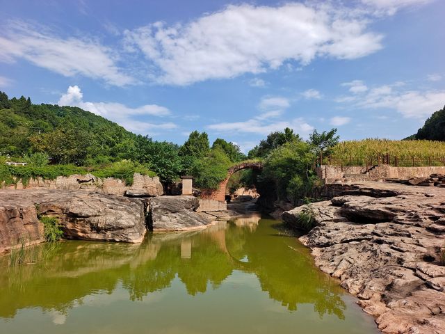 西南界洞峡群風景區。
