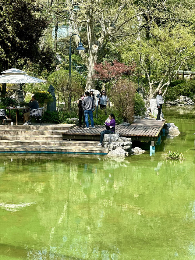 藏在上海靜安公園裡的花園度假風泰國餐廳。