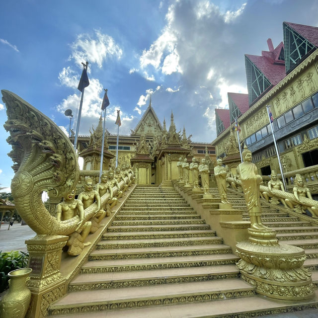 The Golden Temple: A Phnom Penh Gem! 