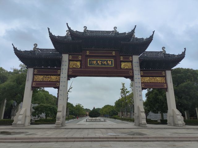 今日，我踏入了重元寺，開啟了一場心靈之旅。