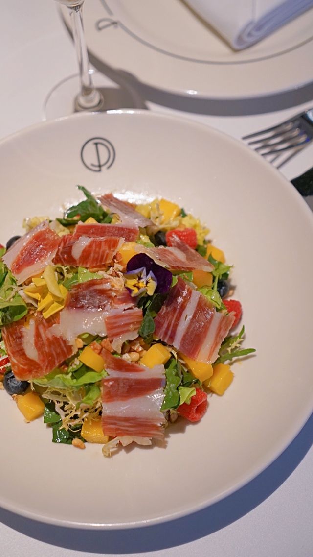 潘若斯牛排館滿滿的高級感 餐食還暴讚。