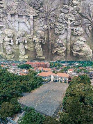 The truth is harsh, but the ancient city charm of Surakarta is irresistible