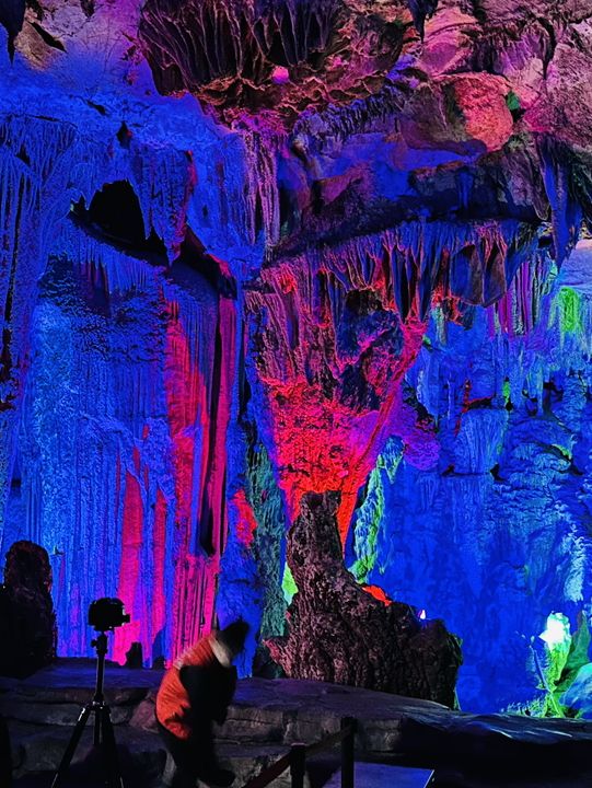 Mesmerizing Cave in Guilin! 🇨🇳