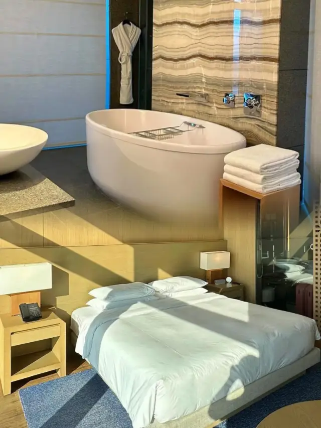 I've stayed at countless budget hotels, but this one in Busan makes me want to settle down there! 