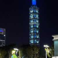 臺北101大樓：在雨幕中見證都市煙火
