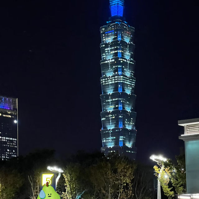 臺北101大樓：在雨幕中見證都市煙火