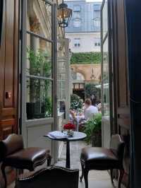 Magical restaurant in Paris
