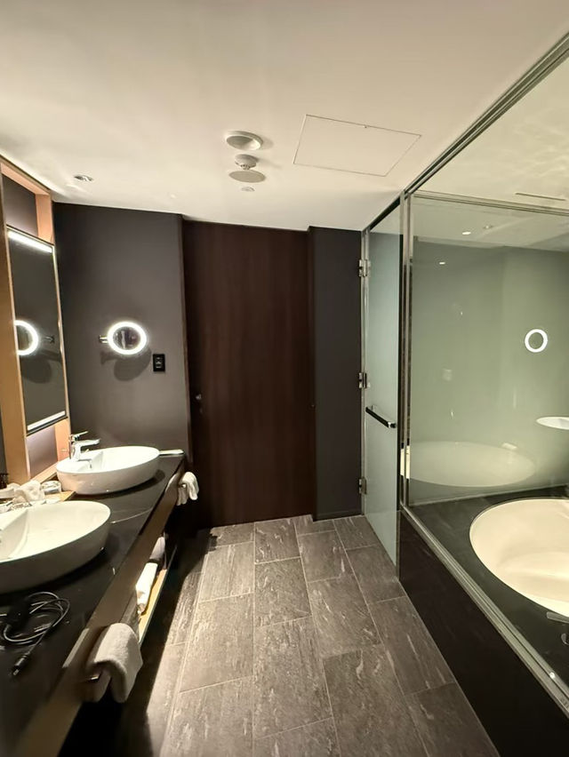 大阪康萊德｜都市高空奢享，泡澡看景兩不誤！🛁✨