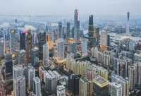 廣州國際金融中心登頂：高空視角下的城市