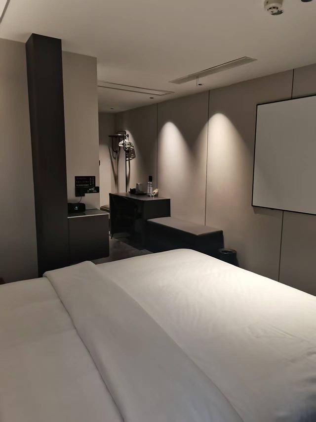 Chongqing Lianglukou | Prime Spot by Metro! Surrounded by Attractions! Free City Views!