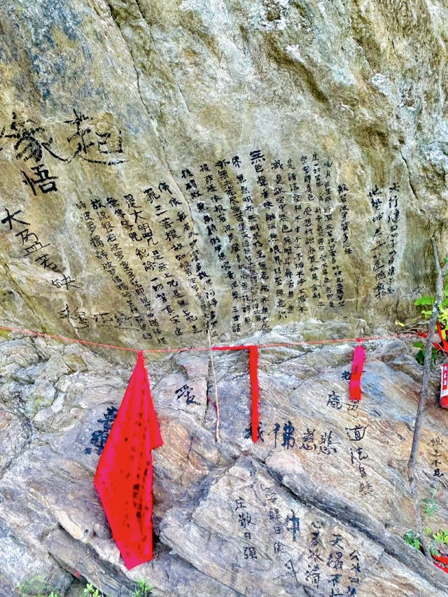 雲崖飛瀑——流峪飛峽的澎湃律動