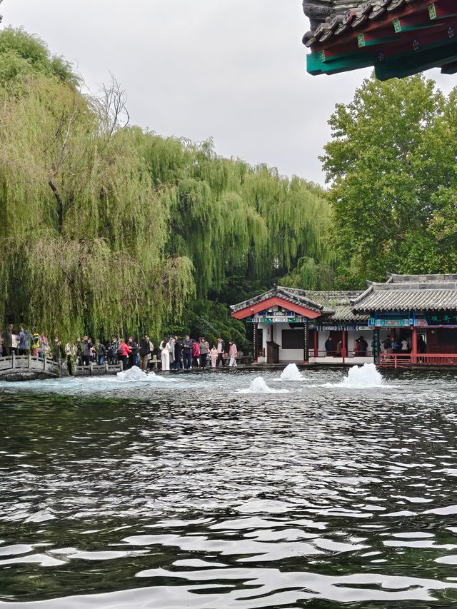 明水古城美到窒息！烏鎮團隊操刀的泉水仙境