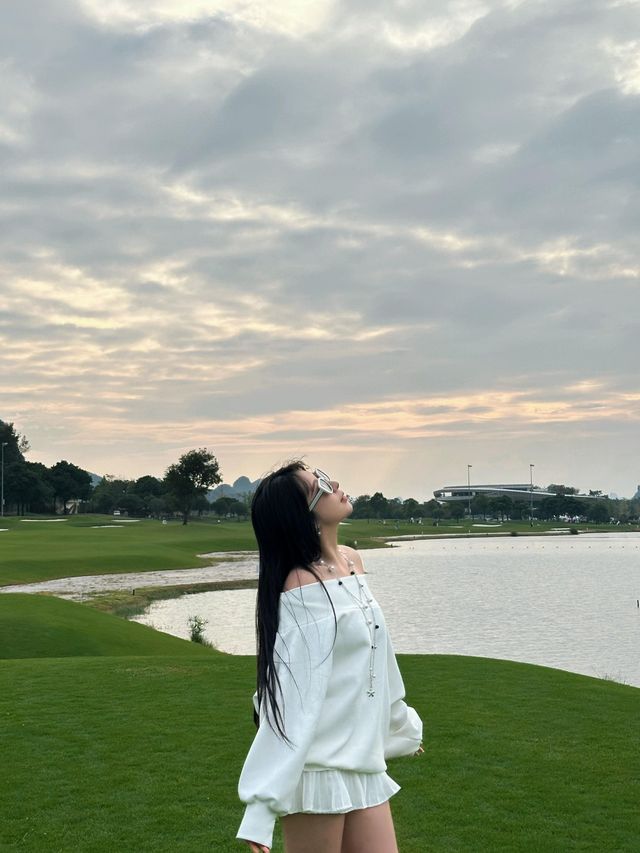 桂海晴嵐/闖進現實版山水油畫 桂海晴嵐/闖進現實版山水油畫