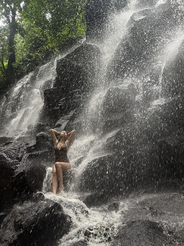 Kanto Lampo Waterfall: Волшебный каскад Убуда! 🌊 Kanto Lampo Waterfall: Волшебный каскад Убуда! 🌊