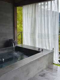 成都周邊新開 山林間的遛娃泡湯寶地！