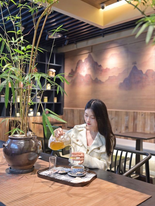 朝天門挖到寶!千平女裝店竟藏空中花園 朝天門挖到寶!千平女裝店竟藏空中花園