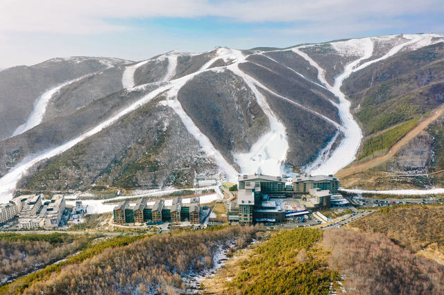 崇禮滑雪在雲頂,滑進滑出還看到了蘇翊鳴谷愛凌 滑雪度假的終極幸福是不用扛板暴走、不用趕接駁車,下 崇禮滑雪在雲頂,滑進滑出還看到了蘇翊鳴谷愛凌 滑雪度假的終極幸福是不用扛板暴走、不用趕接駁車,下