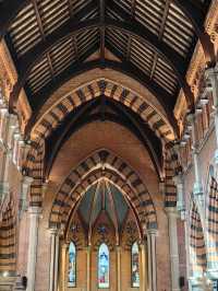 深秋限定在上海百年紅教堂遇見金色浪漫