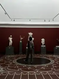 在嘉士伯美術館，我差點錯過了牆上的畫