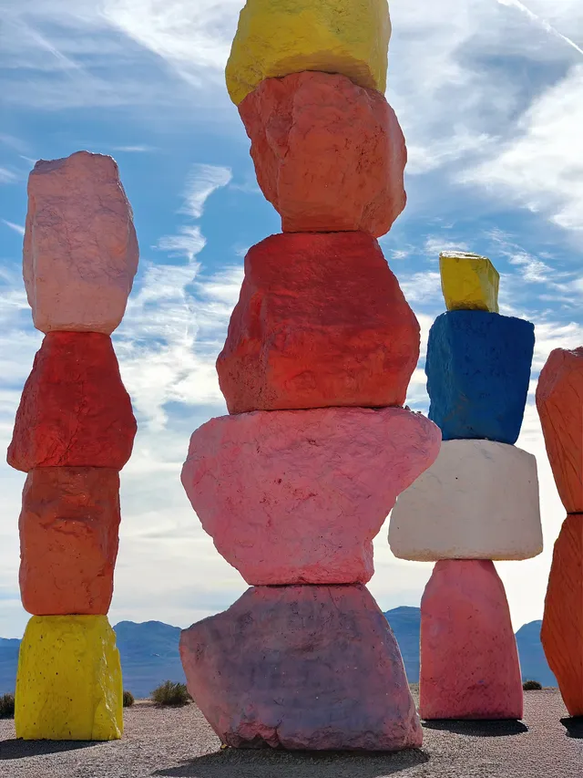 拉斯維加斯｜Seven Magic Mountains很出片